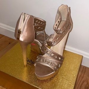 Worn once! Beautiful heels!